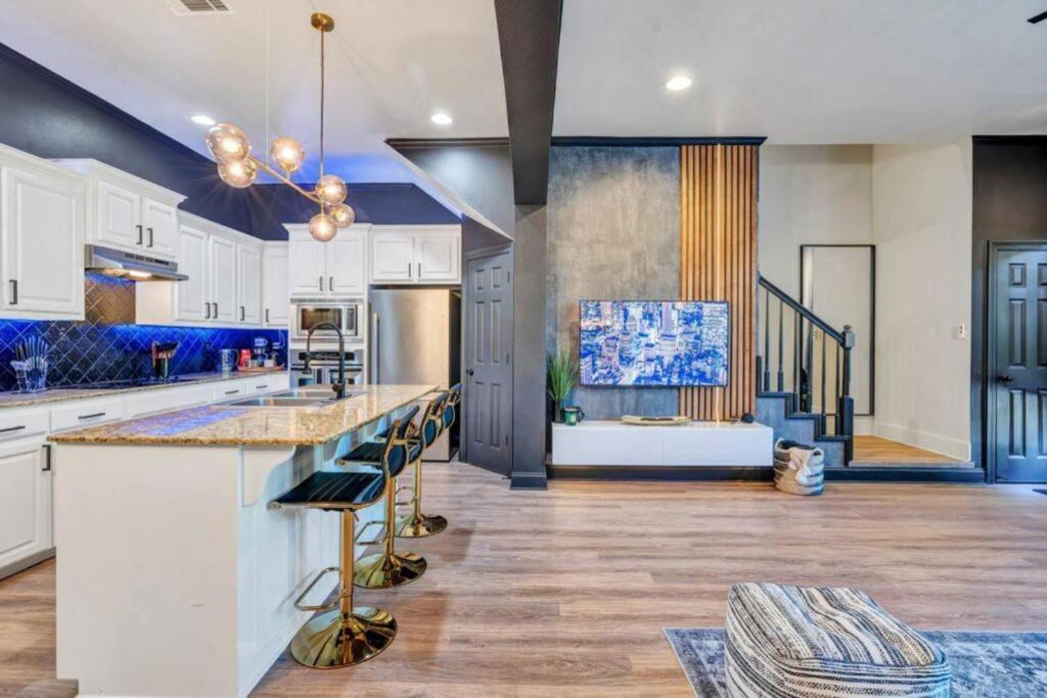 Stylish & Romantic Home, Long-Term Friendly, King บาตันรูช ภายนอก รูปภาพ