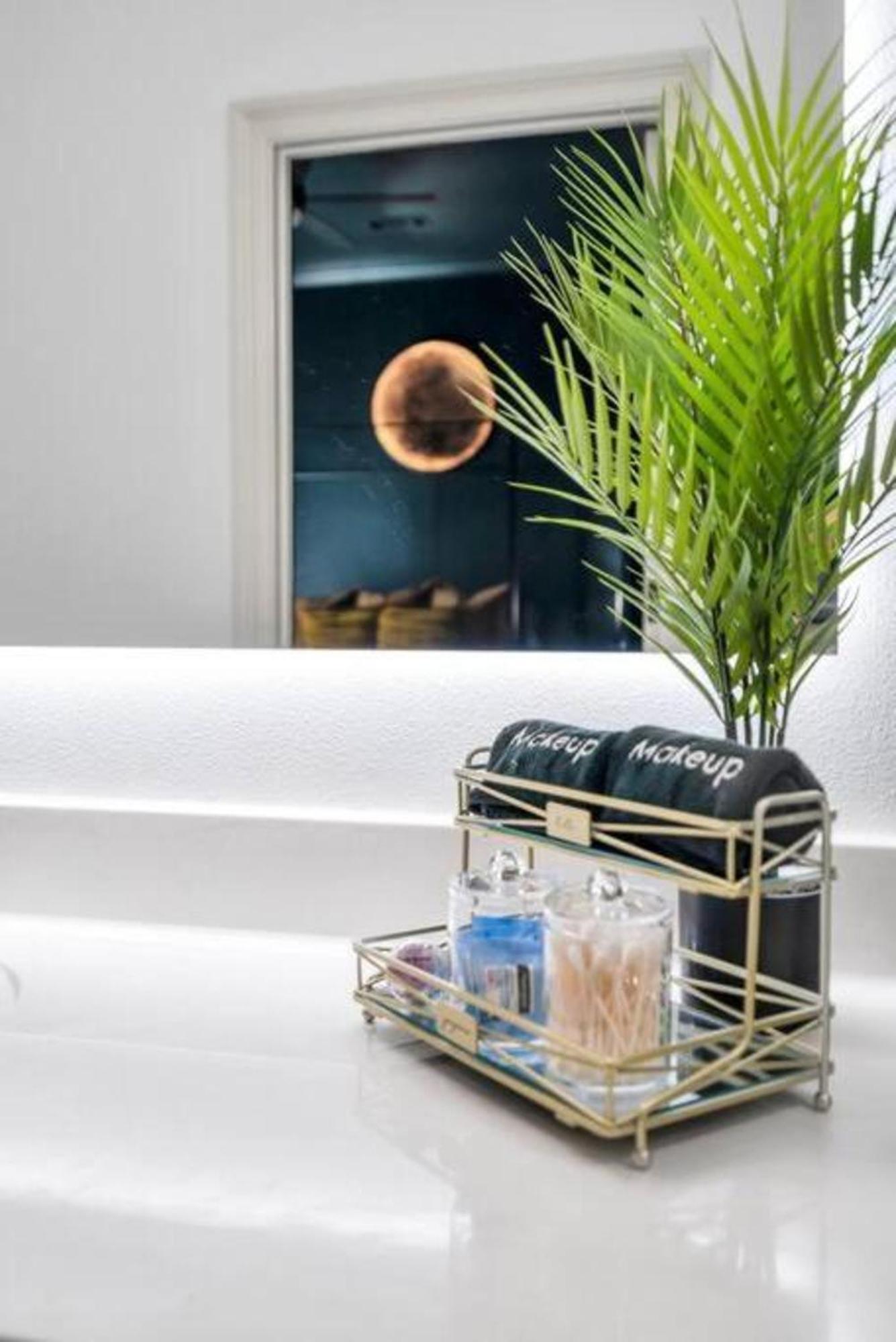 Stylish & Romantic Home, Long-Term Friendly, King บาตันรูช ภายนอก รูปภาพ